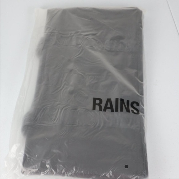 RAINS Trail Gym Bag 🖤 Black 🖤 water resistant 🖤 NWT - Picture 5 of 10